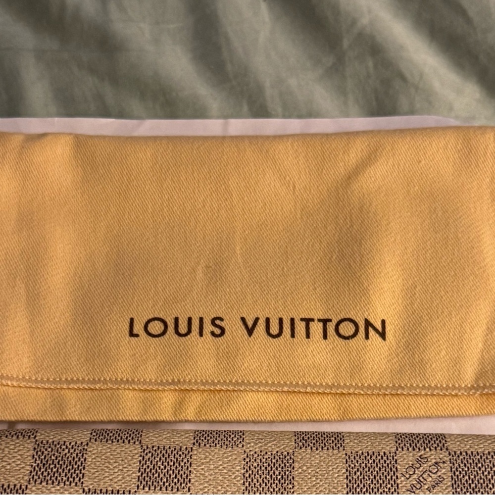 Louis Vuitton Damier azure wallet and dust bag has call outs - Picture 7 of 16